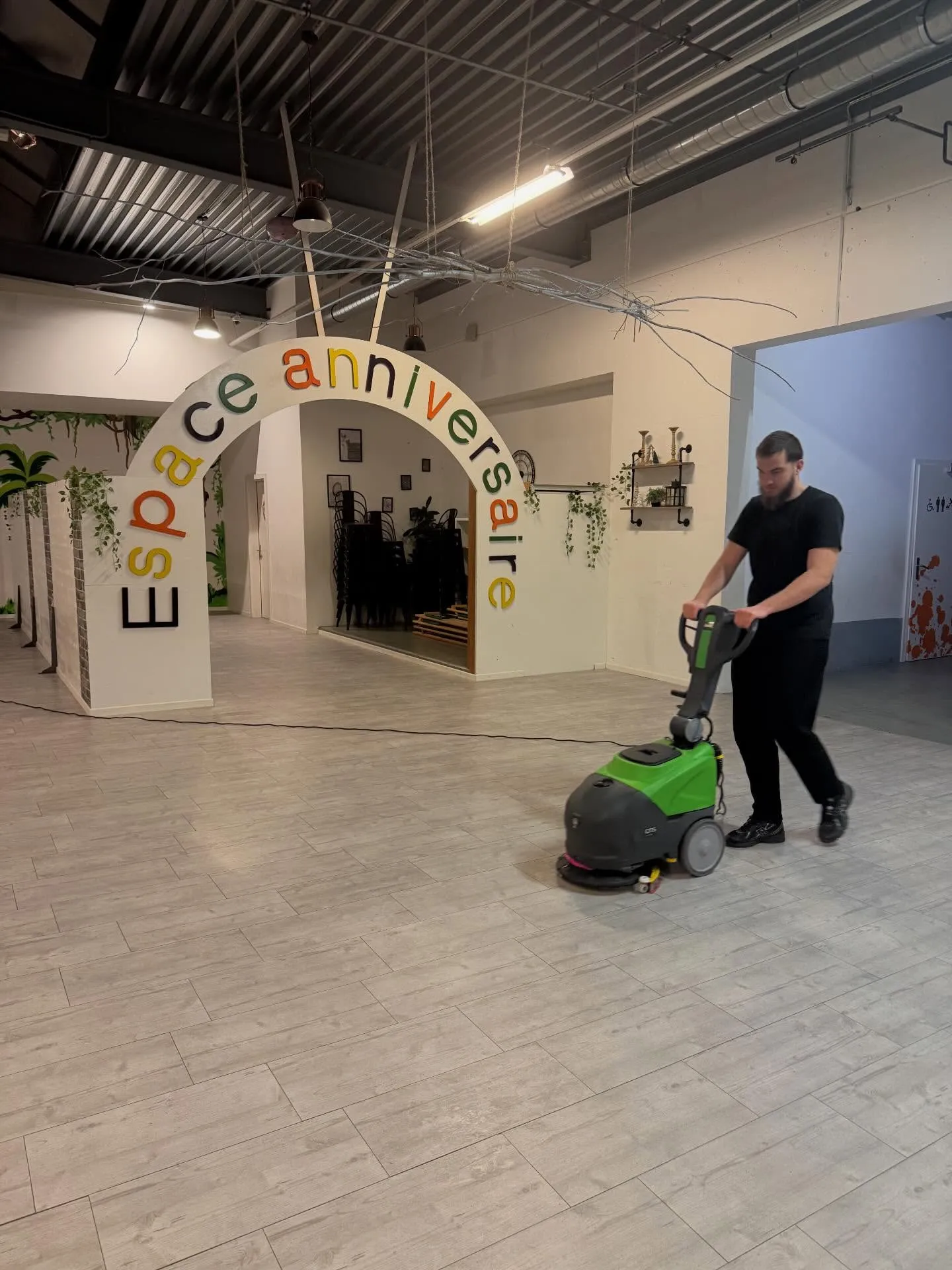 Nettoyage professionnel — Bureaux & commerces par EcoNova à Aigle