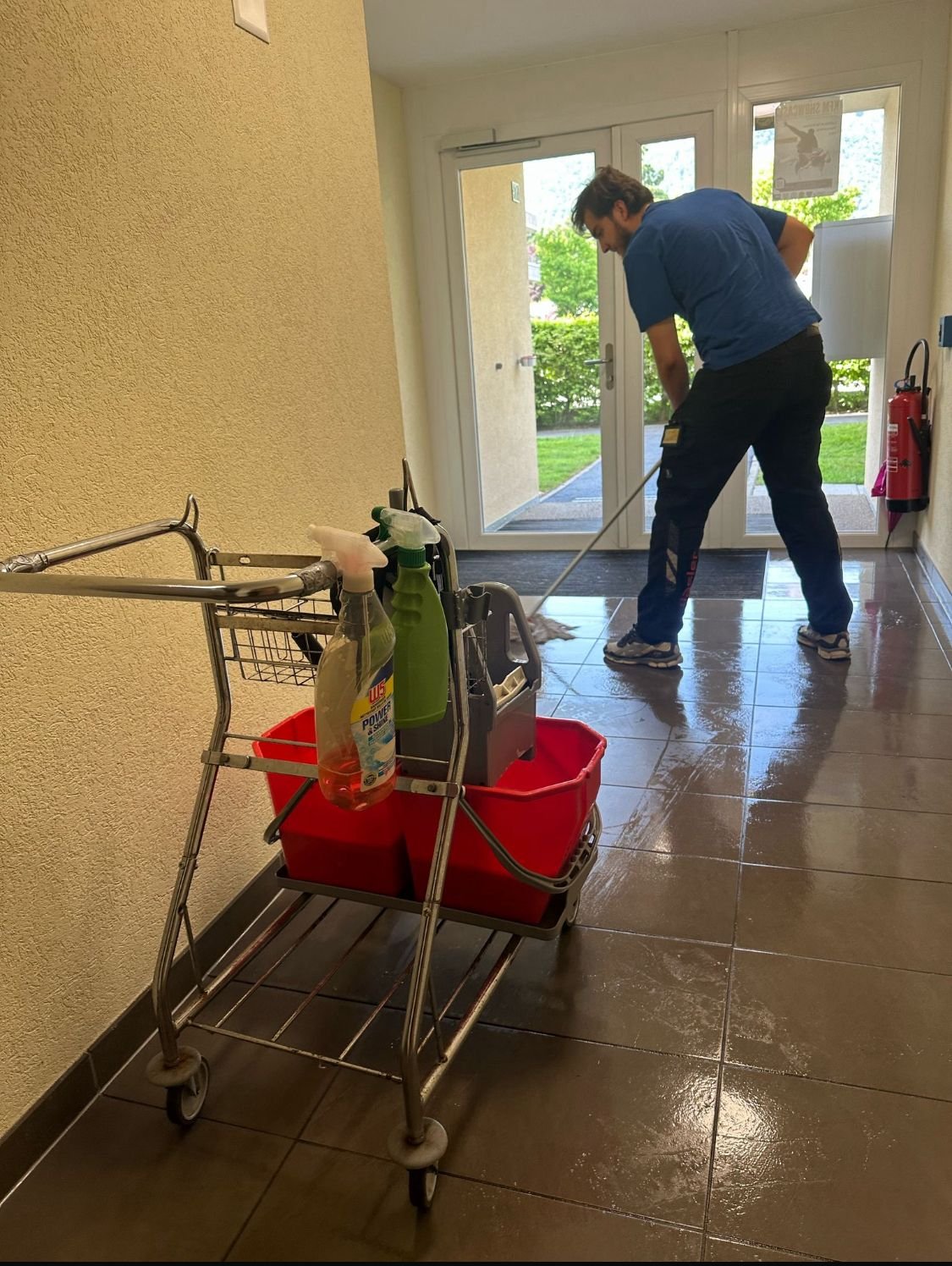 Conciergerie — entretien hall